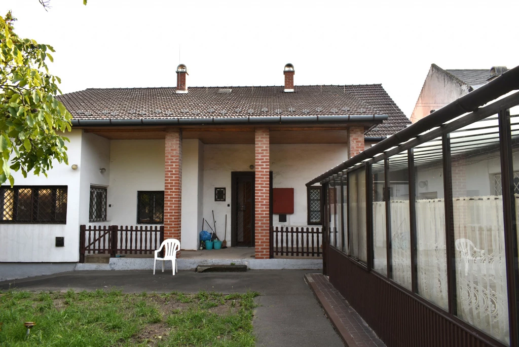 XIX. Kerület, Jahn F. utca, 168 m²-es, 2 generációs, családi ház