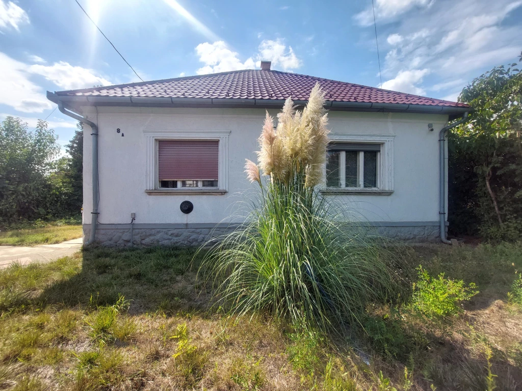 Tápiószecső, Vörösmarty utca, 92 m²-es, családi ház, 3+1 félszobás