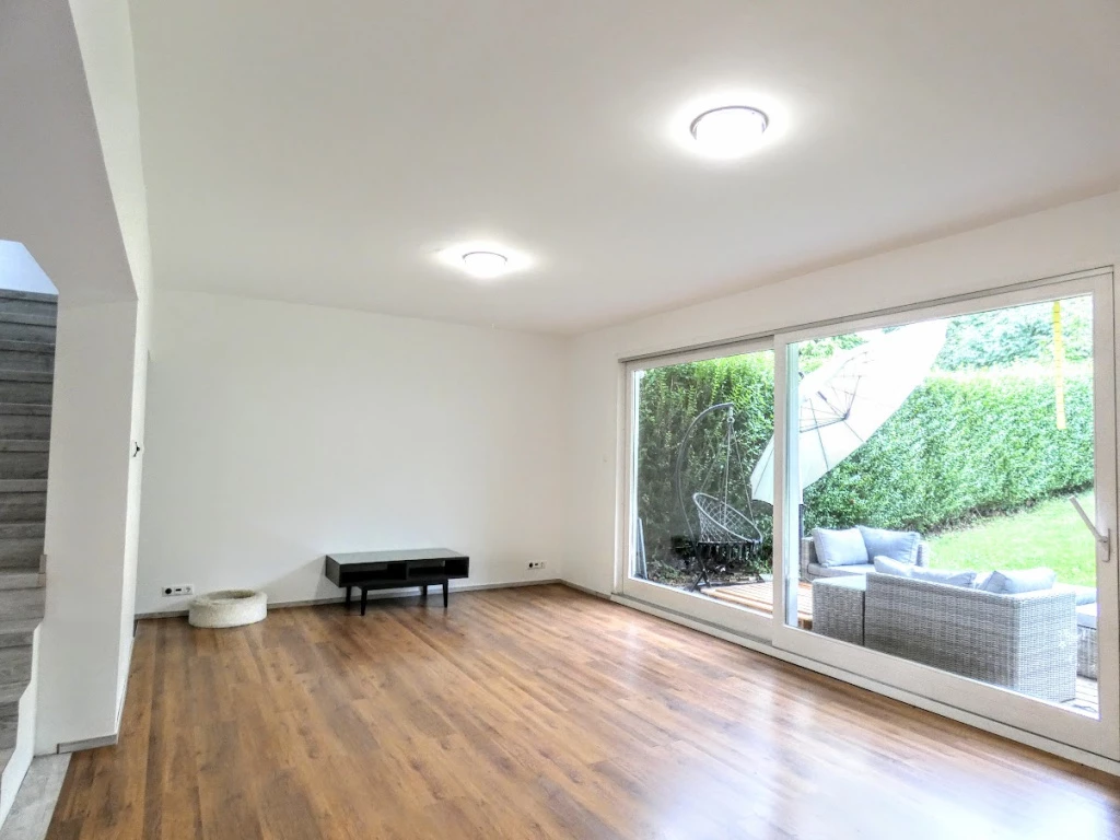 Üröm, Üröm, 135 m²-es, családi ház, 3 szobás, jó állapotú, gázcirkó fűtés