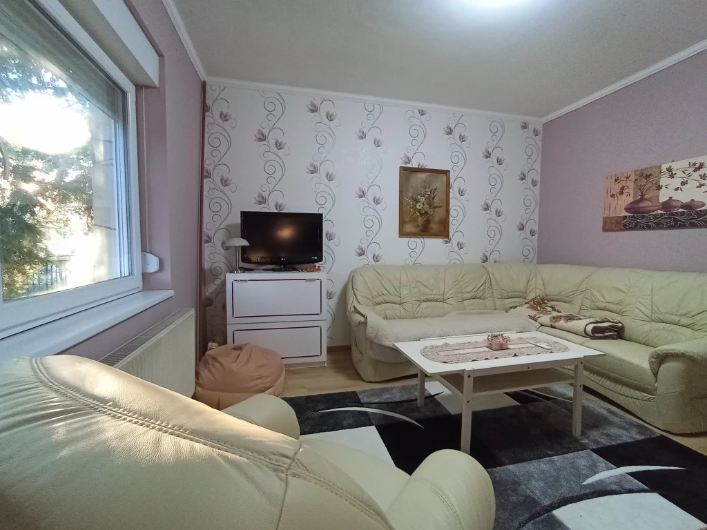 XVII. Kerület, Pesti út, 82 m²-es, ikerház, 3 szobás, jó állapotú