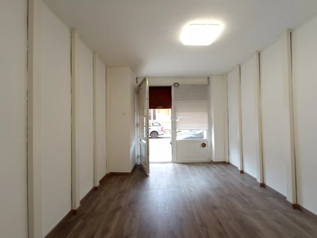 XIV. Kerület, Ilka utca, 32 m²-es, üzlethelyiség utcai bejárattal