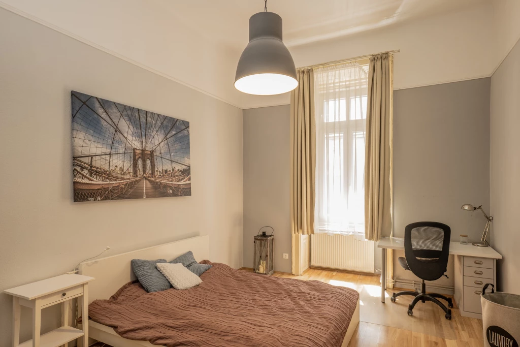 VII. Kerület, KIRÁLY utca, 84 m²-es, 1. emeleti, társasházi lakás