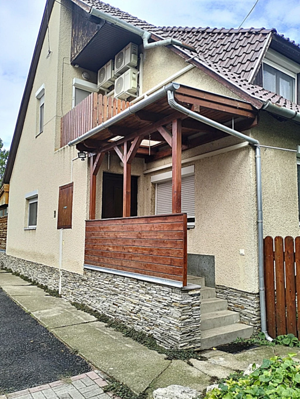 Tárnok, Újtelepen található utca, 180 m²-es, családi ház, 5 szobás