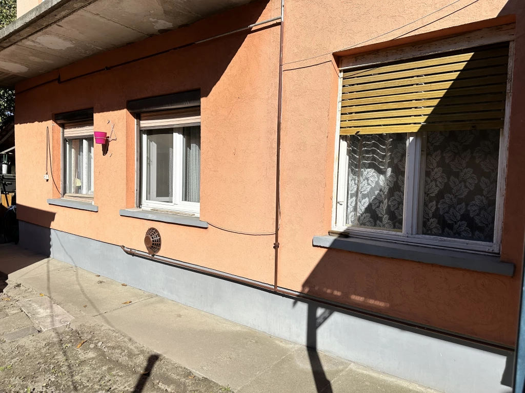 Taksony, Központi elhelyezkedés, 33 m²-es, családi ház, 1 szobás