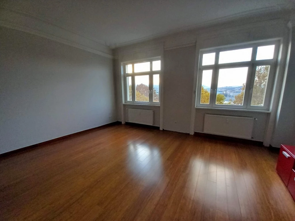 V. Kerület, Stollár Béla utca, 98 m²-es, 4. emeleti, társasházi lakás