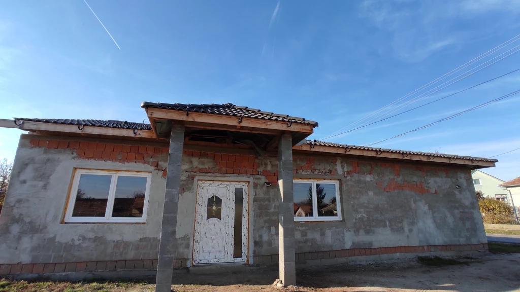 Mezőfalva, Fehérvári út, 140 m²-es, családi ház, 2 szobás, felújítandó állapotú