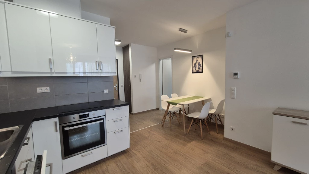 XI. Kerület, Fehérvári út, 49 m²-es, 2. emeleti, társasházi lakás