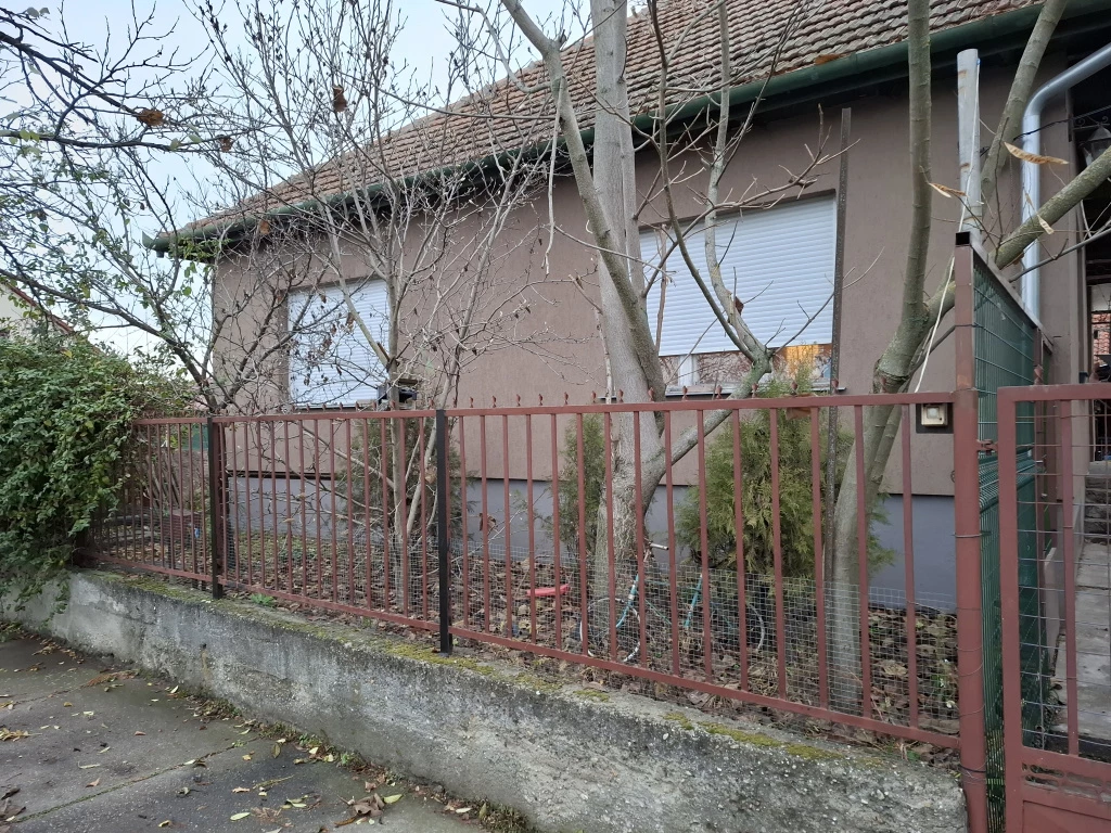 For sale house, Albertirsa, belterületén, egy 88 m2-es családi ház, 400 m2-es telekkel eladó!