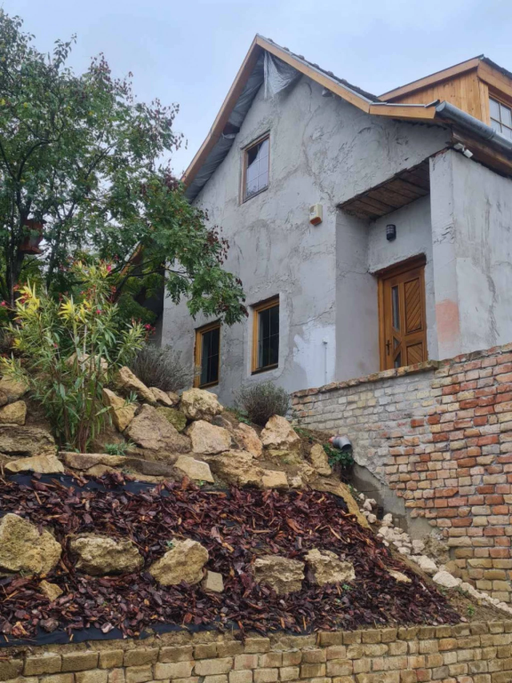 III. Kerület, Ország út, 295 m²-es, családi ház, 3 szobás, átlagos állapotú