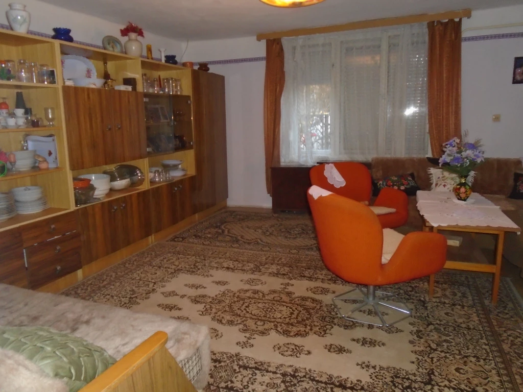 Tiszakécske, Damjanich utca, 78 m²-es, családi ház, 2 szobás