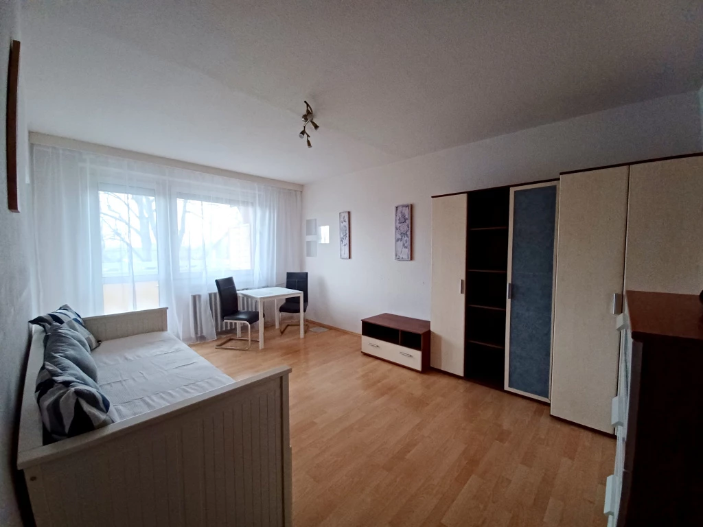 X. Kerület, Árkád mellett, Örs vezér téren, Gyakorló utca, 28 m²-es, 1. emeleti, társasházi lakás