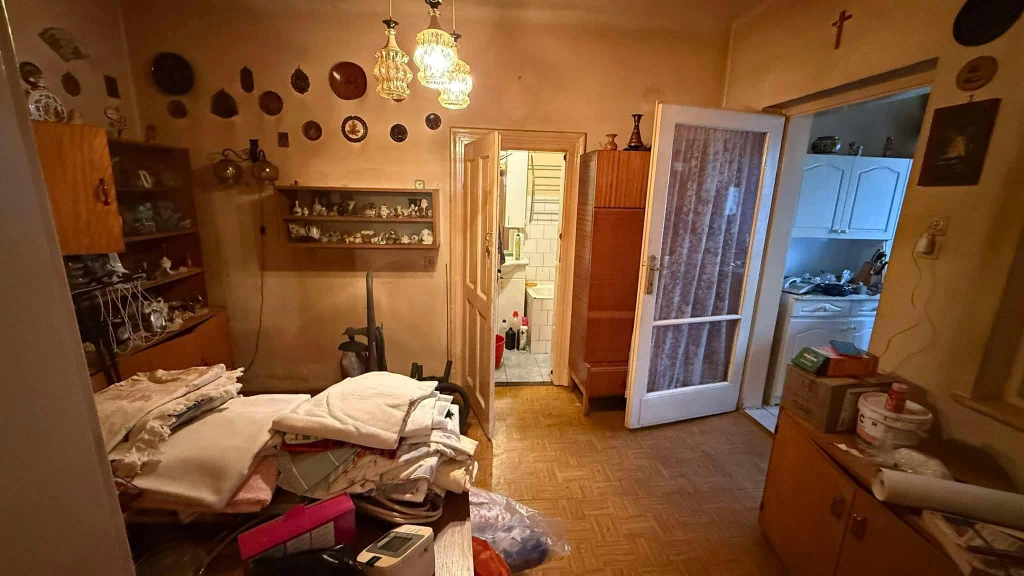 XIX. Kerület, Jáhn F utca, 55 m²-es, 3 generációs, házrész, 2 szobás