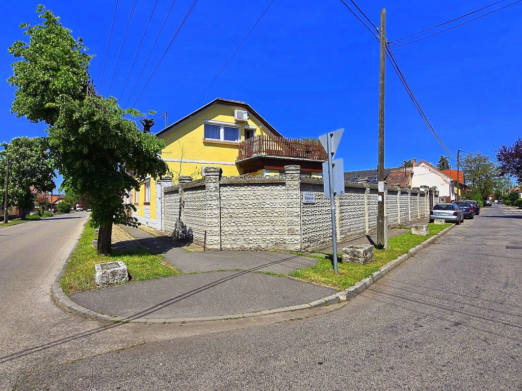 XV. Kerület, Rákosmező utca, 168 m²-es, 2 generációs, családi ház