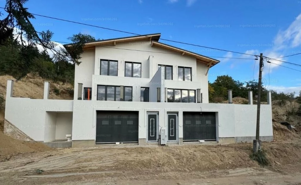 Kerepes, Madarász u. közelében, 147 m²-es, ikerház, 5 szobás