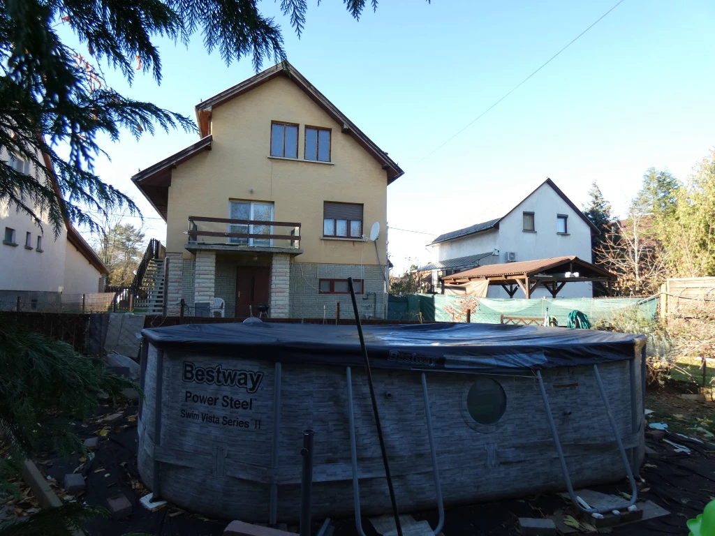 Pilisvörösvár, Karátsonyi liget, 177 m²-es, 2 generációs, családi ház