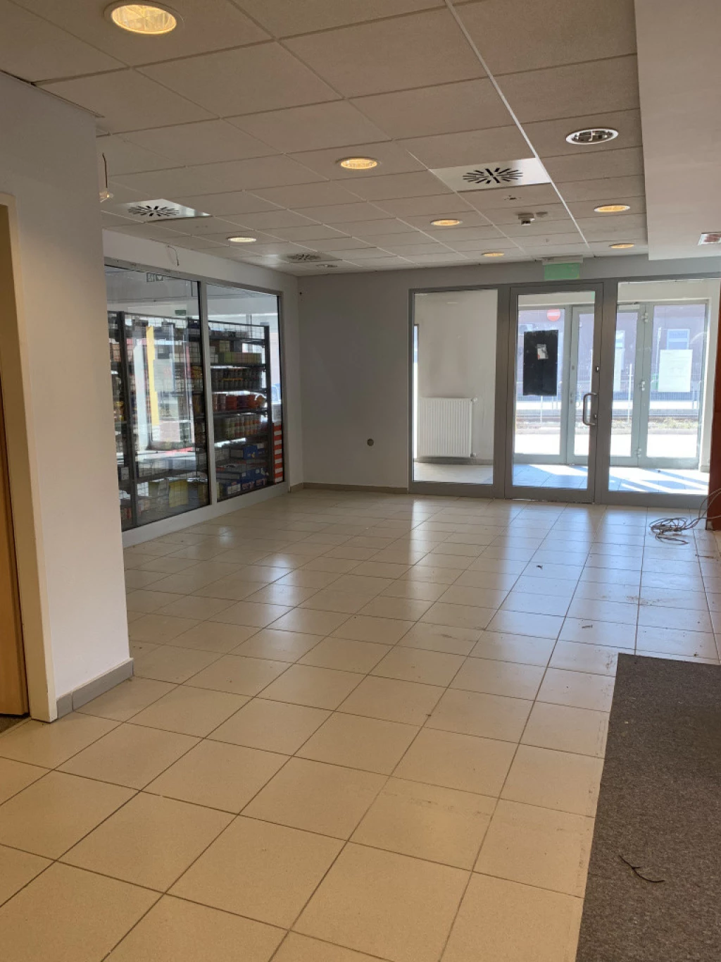 XVIII. Kerület, Üllői út, 110 m²-es, üzlethelyiség utcai bejárattal