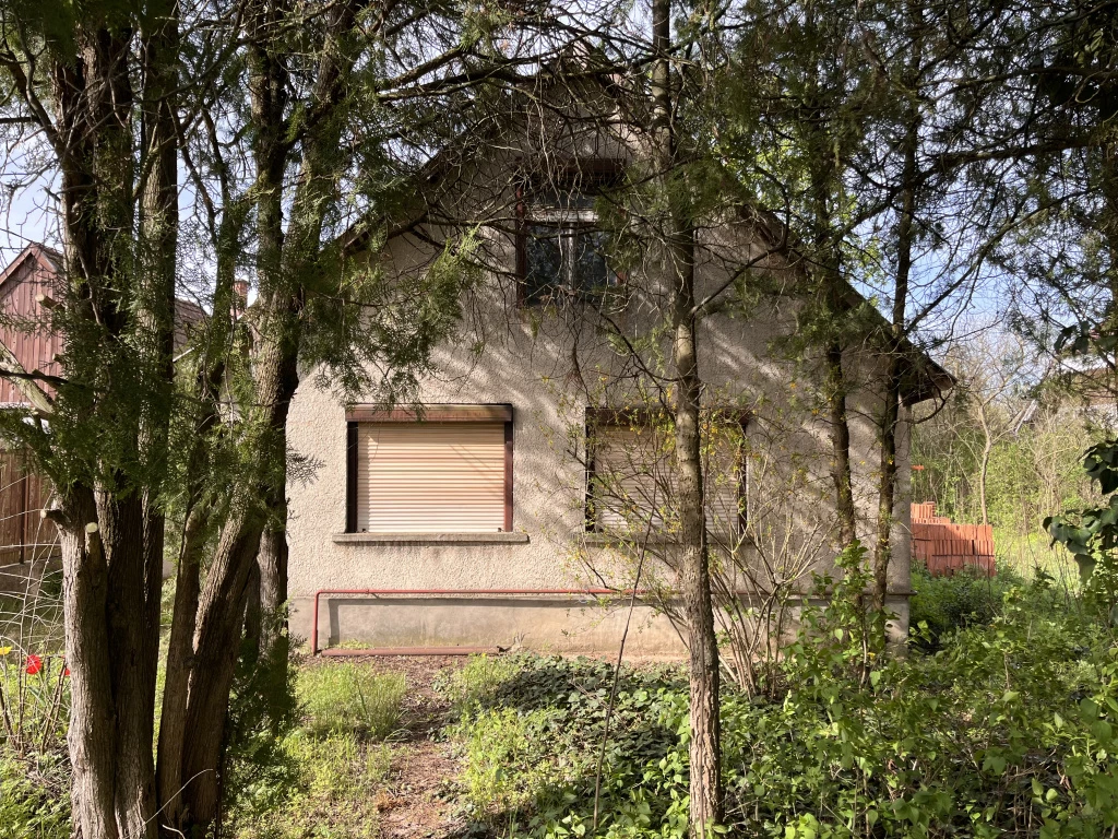 Erdőkertes, Reveteg utca, 70 m²-es, családi ház, 3 szobás, felújítandó állapotú