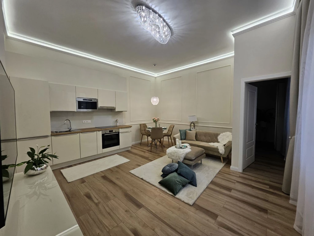 V. Kerület, Duna közeli utca, 61 m²-es, 4. emeleti, társasházi lakás