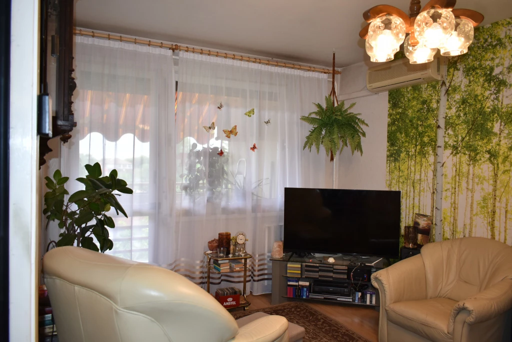 XIX. Kerület, József Attila utca, 55 m²-es, 4. emeleti, társasházi lakás