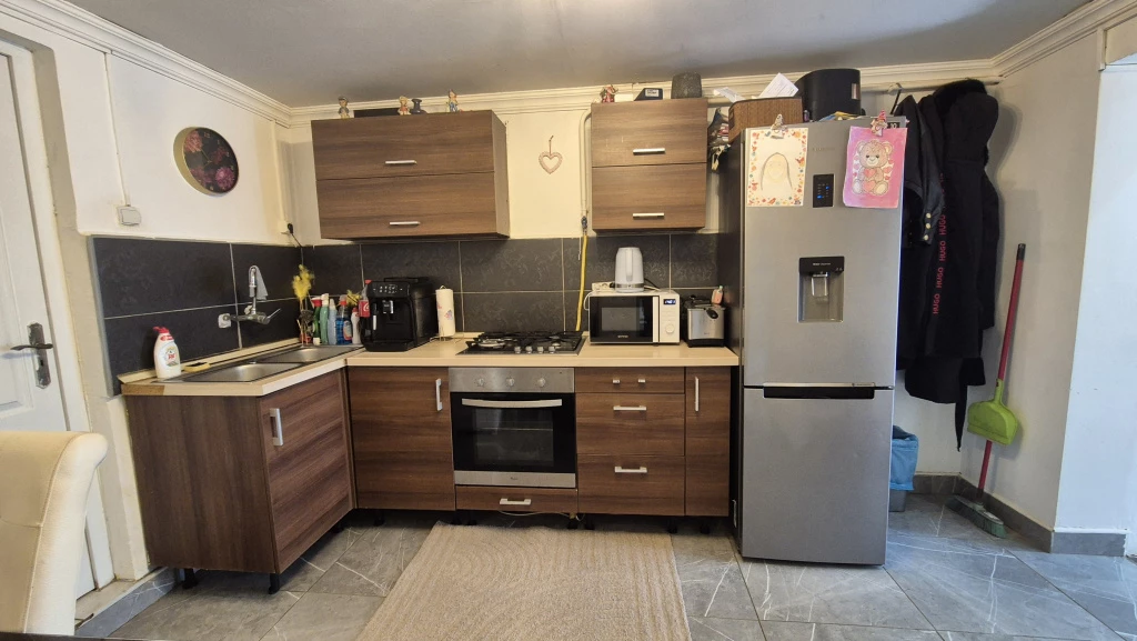 Maglód, Petőfi sétány környéki utca, 80 m²-es, ikerház, 3 szobás