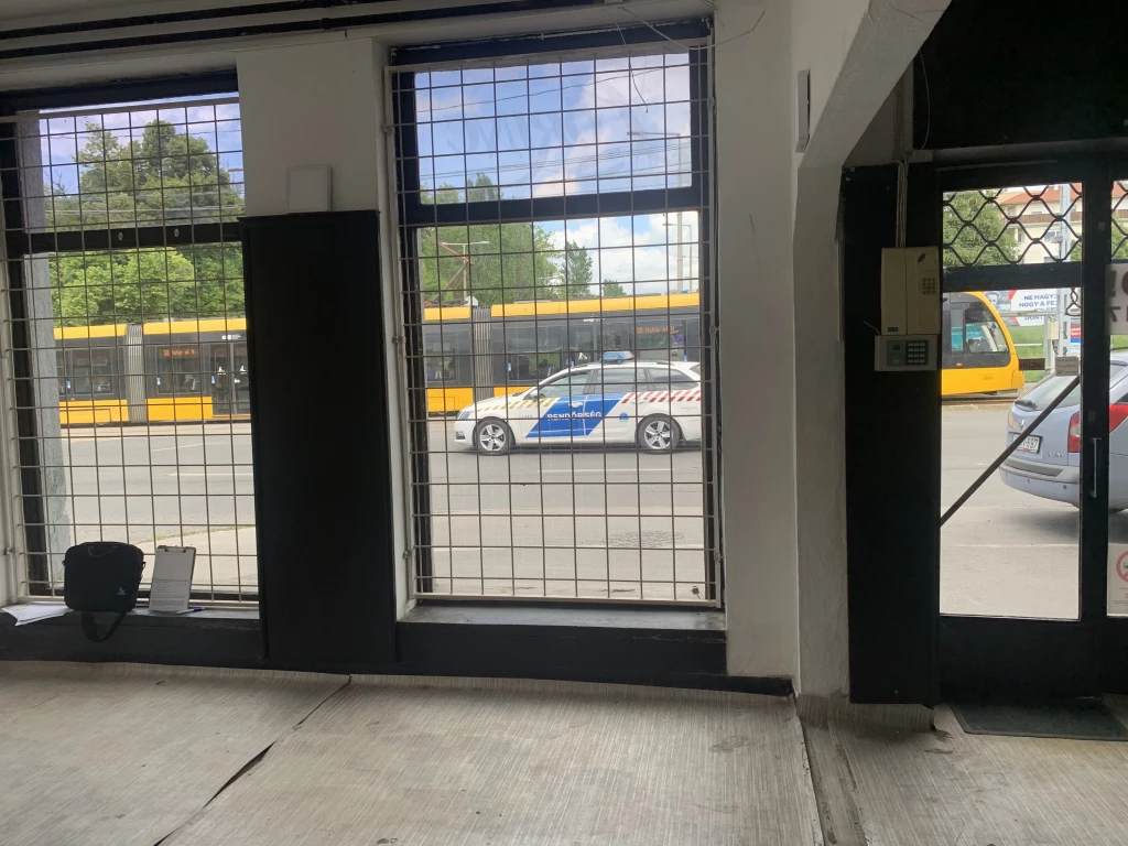 XVIII. Kerület, Üllői út utca, 160 m²-es, üzlethelyiség utcai bejárattal