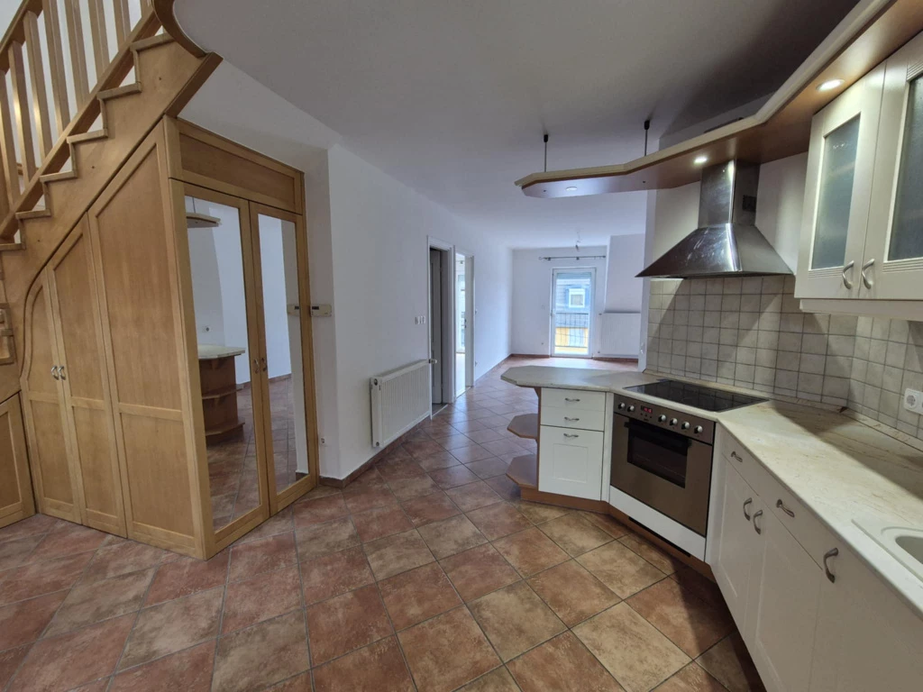 Keszthely, Mátyás Király utca, 93 m²-es, 2. emeleti, társasházi lakás