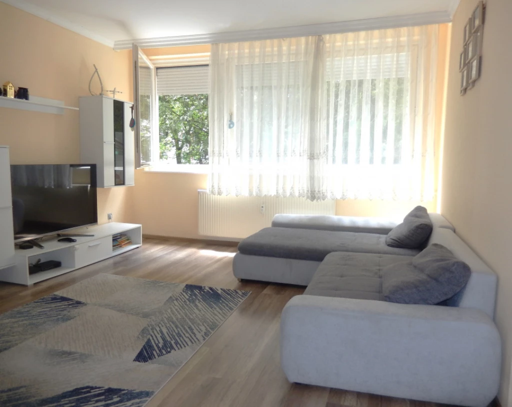 XIV. Kerület, Füredi utca, 46 m²-es, magasföldszinti, társasházi lakás