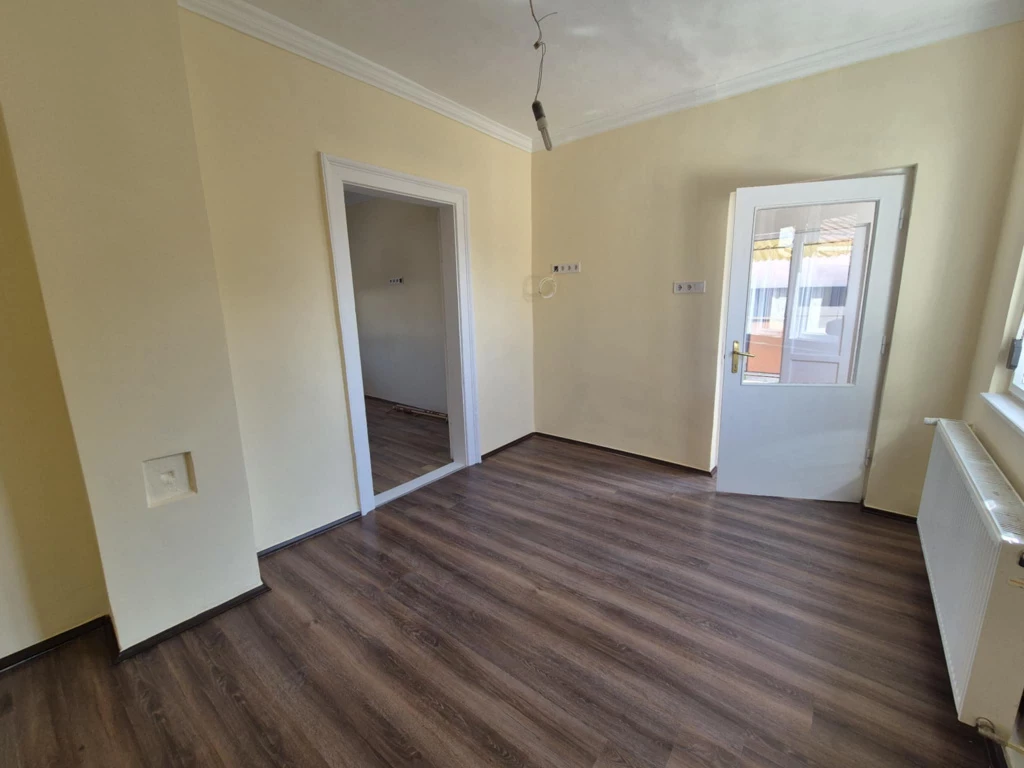 Debrecen, Hold utca, 60 m²-es, családi ház, 2 szobás, jó állapotú