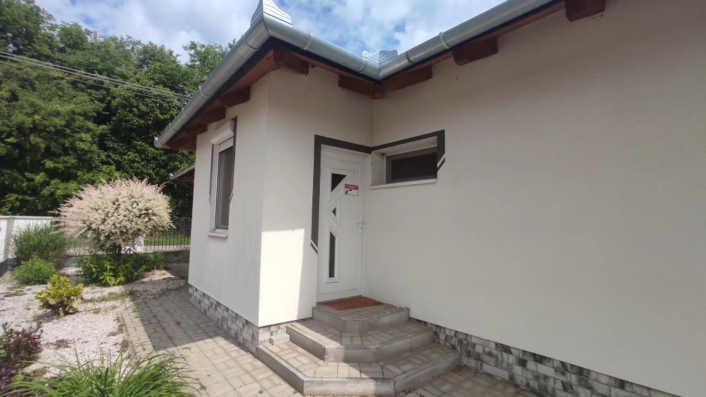 Nagyvenyim, Holló utca, 163 m²-es, 2 generációs, családi ház, 5 szobás
