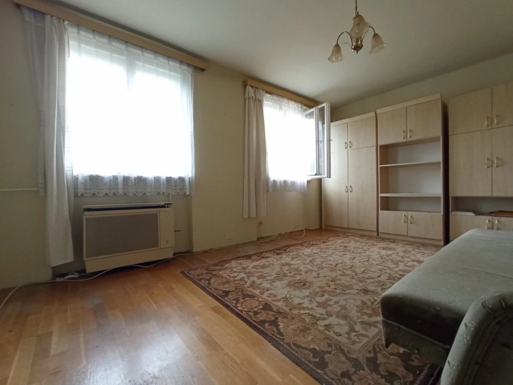 XIV. Kerület, Fogarasi park, 39 m²-es, 2. emeleti, társasházi lakás