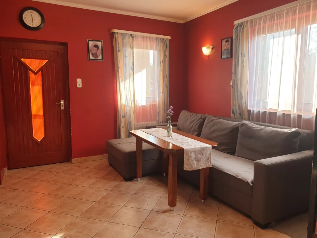 Szigetszentmiklós, Kavicsos-tó közelében, 70 m²-es, családi ház