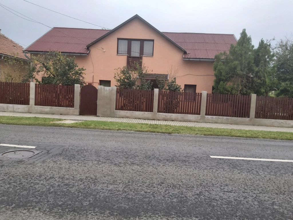 Gyál, Gyálliget utca, 143 m²-es, családi ház, 6 szobás, jó állapotú