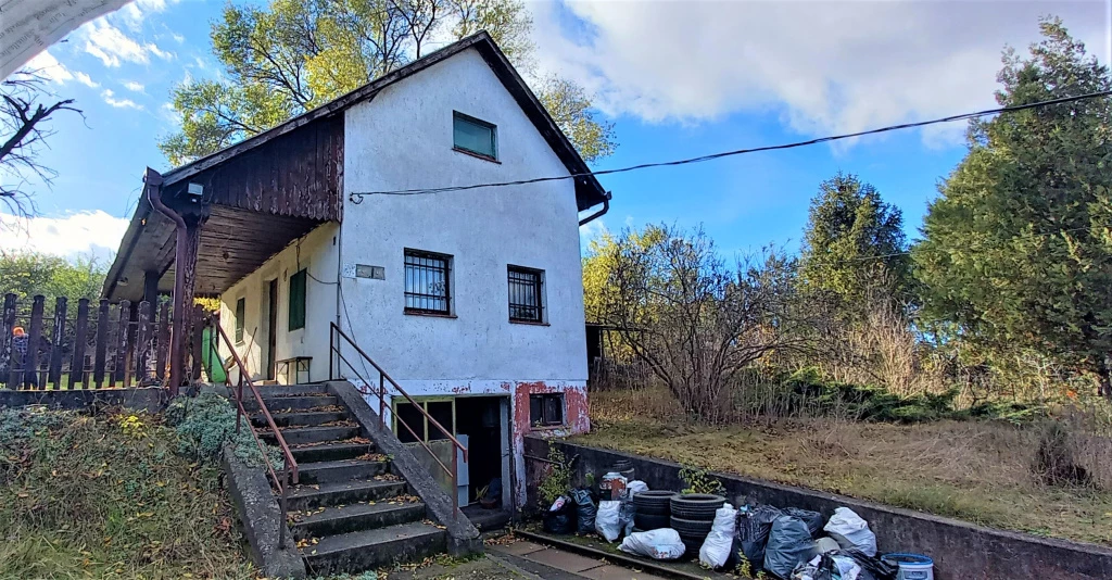 Mogyoród, Fácános utca, 52 m²-es, családi ház, 2 szobás, átlagos állapotú