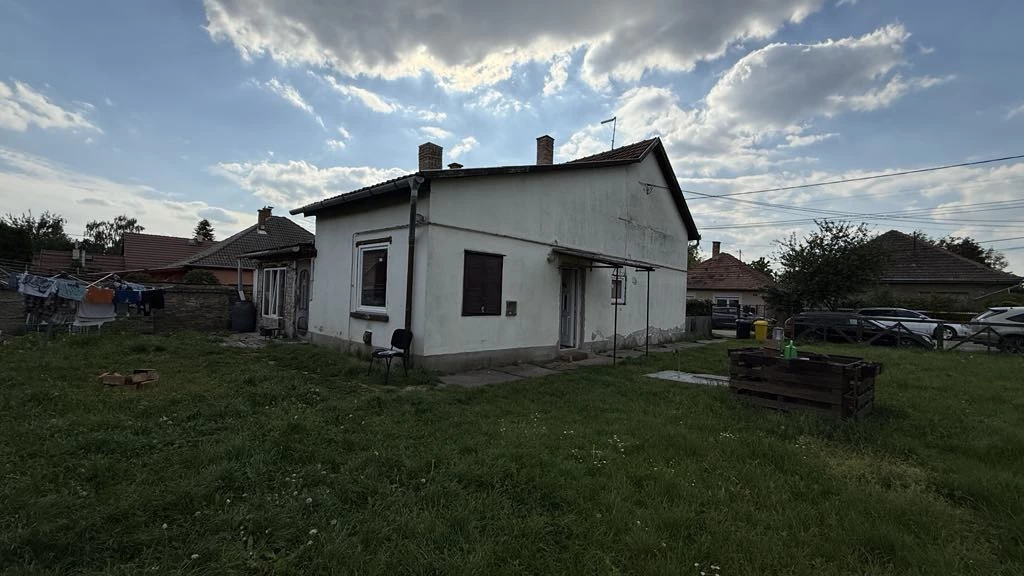 Gyömrő, Klotidtelepen lévő utca, 90 m²-es, 2 generációs, családi ház