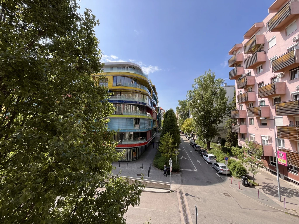 XI. Kerület, Allee mellett, 47 m²-es, 2. emeleti, társasházi lakás