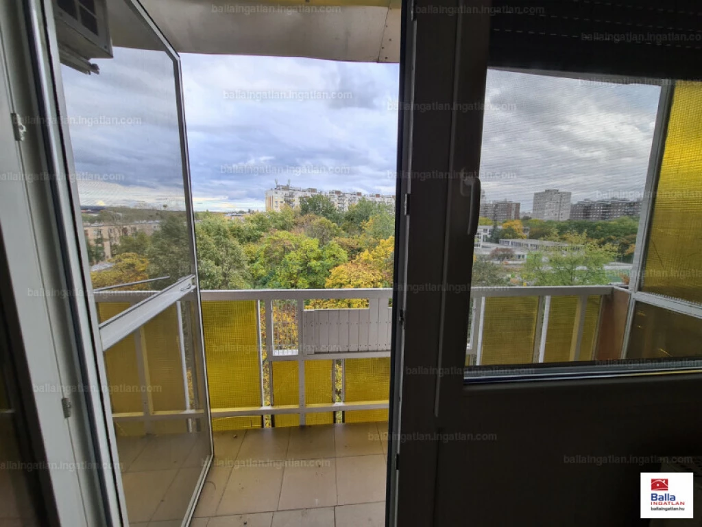 XV. Kerület, Sárfű utca, 35 m²-es, 5. emeleti, társasházi lakás