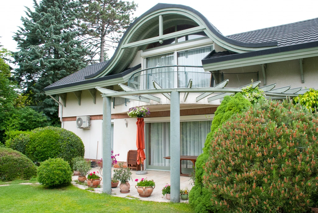 XXII. Kerület, Erdődülő, 242 m²-es, 2 generációs, családi ház