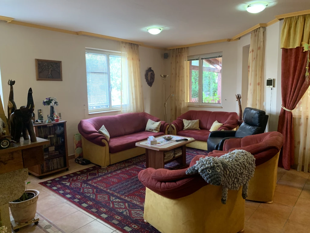 XXIII. Kerület, Sodronyos utca, 206 m²-es, családi ház, 6 szobás