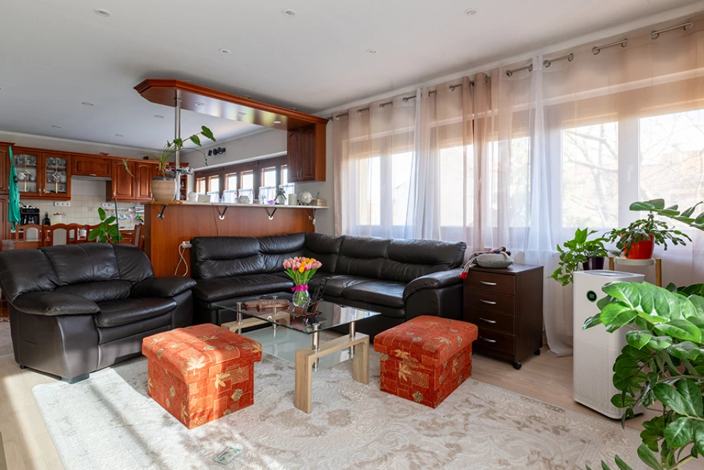 Fót, Kazinczy Ferenc közeli utca, 134 m²-es, házrész, 4 szobás