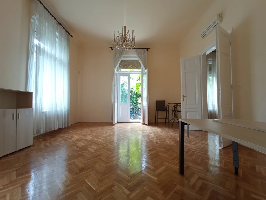 XIV. Kerület, Izsó utca, 157 m²-es, egyéb iroda, 4 szobás, felújított / újszerű állapotú