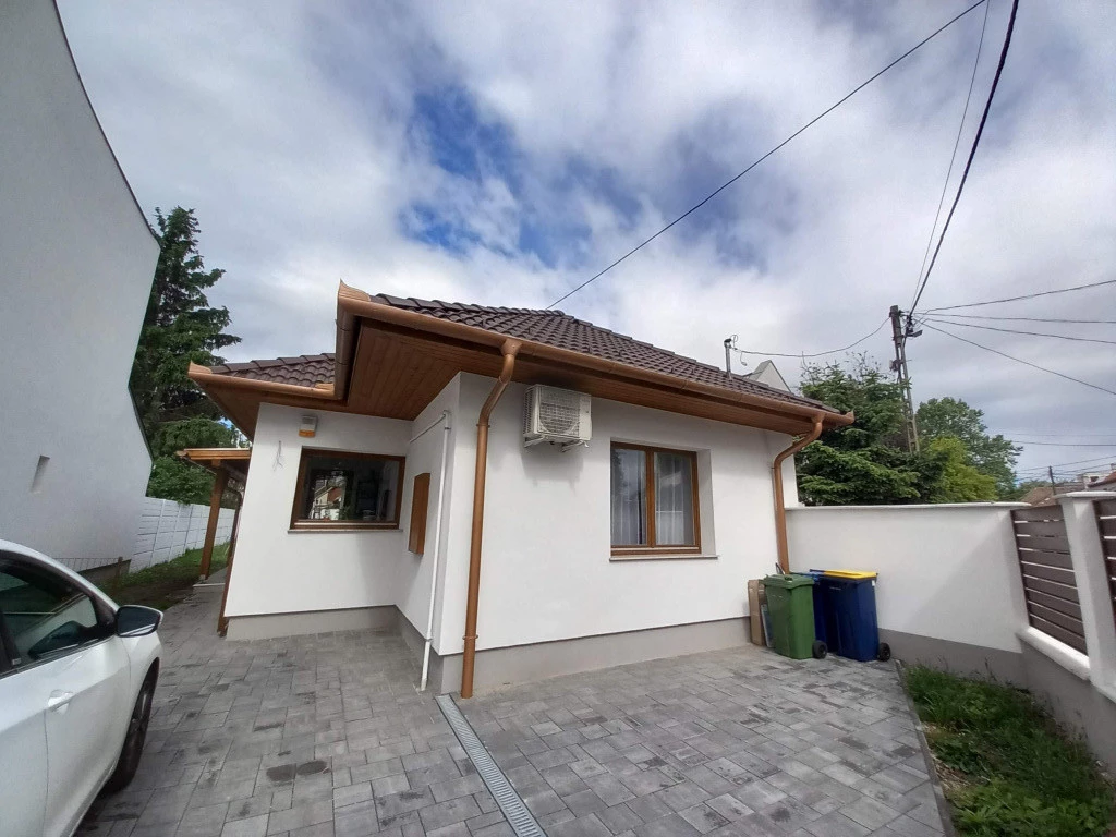 III. Kerület, Botond utca, 96 m²-es, családi ház, 4 szobás, felújított / újszerű állapotú