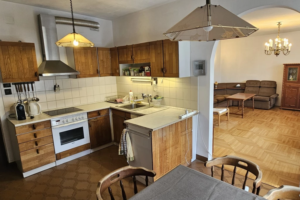 XXI. Kerület, Tamariska domb közelében, 319 m²-es, 2 generációs, családi ház