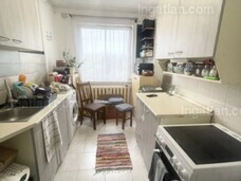 Dunaújváros, Vörösmarty utca, 51 m²-es, 4. emeleti, társasházi lakás