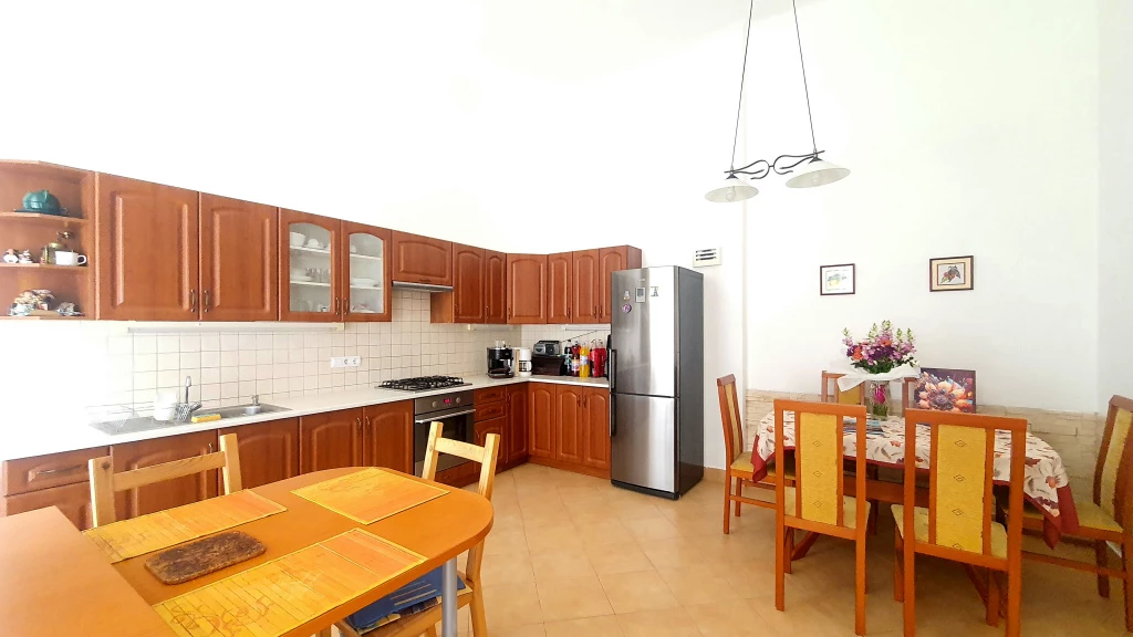 VI. Kerület, Eötvös utca, 114 m²-es, földszinti, társasházi lakás