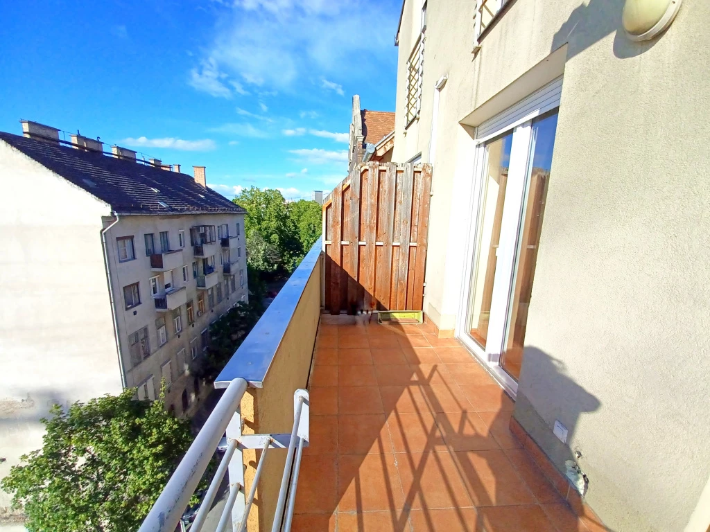 IX. Kerület, Erkélyes duplex lakás, Tóth Kálmán utca, 80 m²-es, 6. emeleti, társasházi lakás