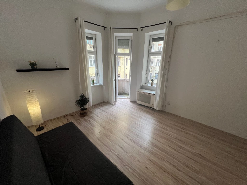 XIII. Kerület, Újpesti rakpart, 59 m²-es, 1. emeleti, társasházi lakás