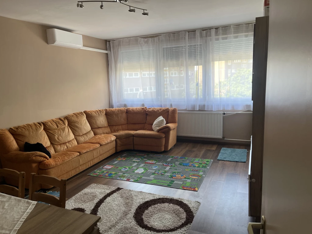 XV. Kerület, Mézeskalács tér, 45 m²-es, 3. emeleti, társasházi lakás
