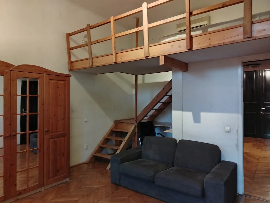 VII. Kerület, Garay utca, 62 m²-es, 3. emeleti, társasházi lakás