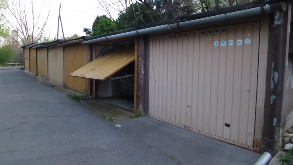 XXII. Kerület, Tompa utca környékén, 15 m²-es, különálló garázs