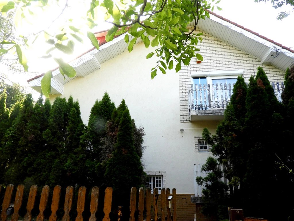 Nagykovácsi, Semmelweis utca, 219 m²-es, 2 generációs, családi ház